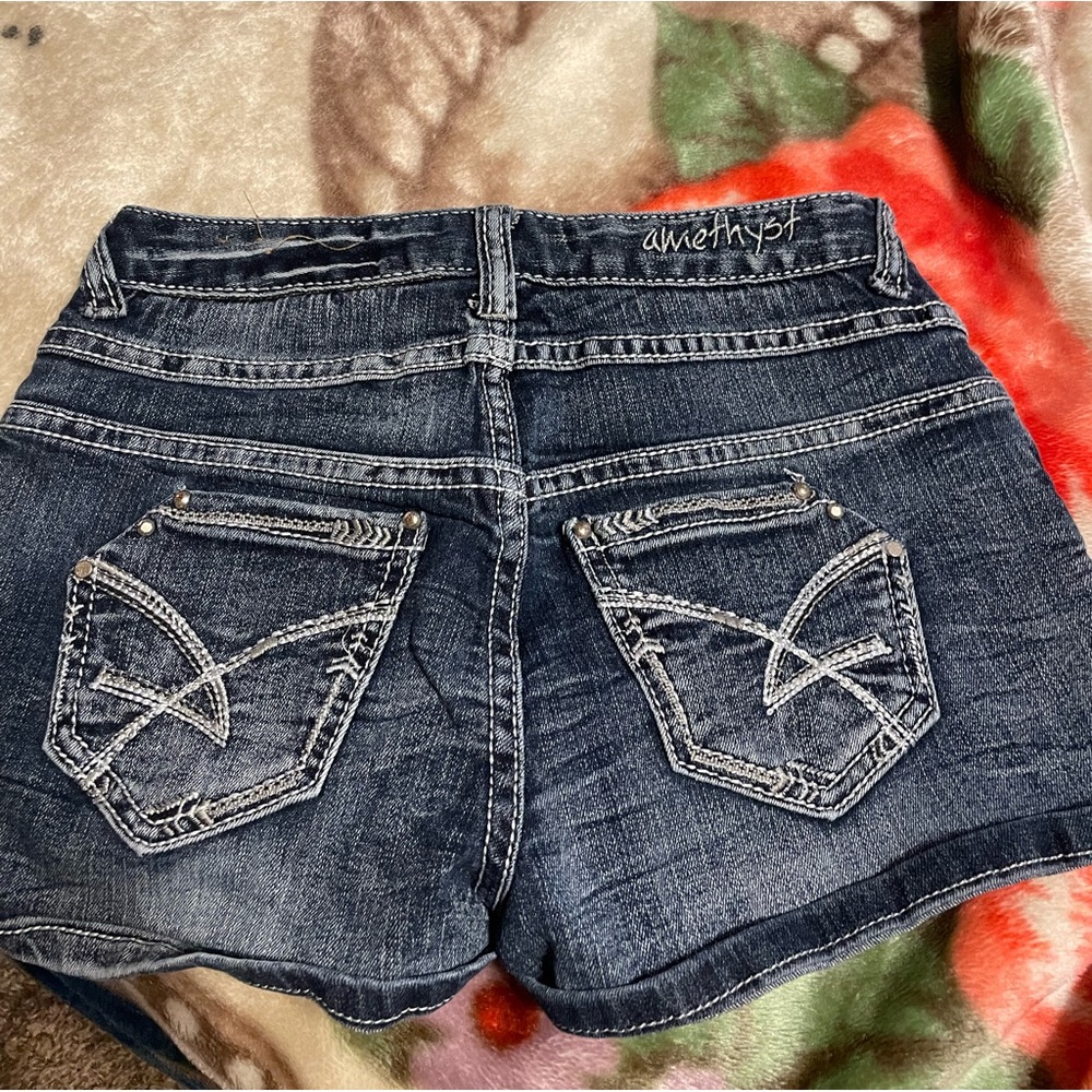 Shorts - Picture 2 of 3